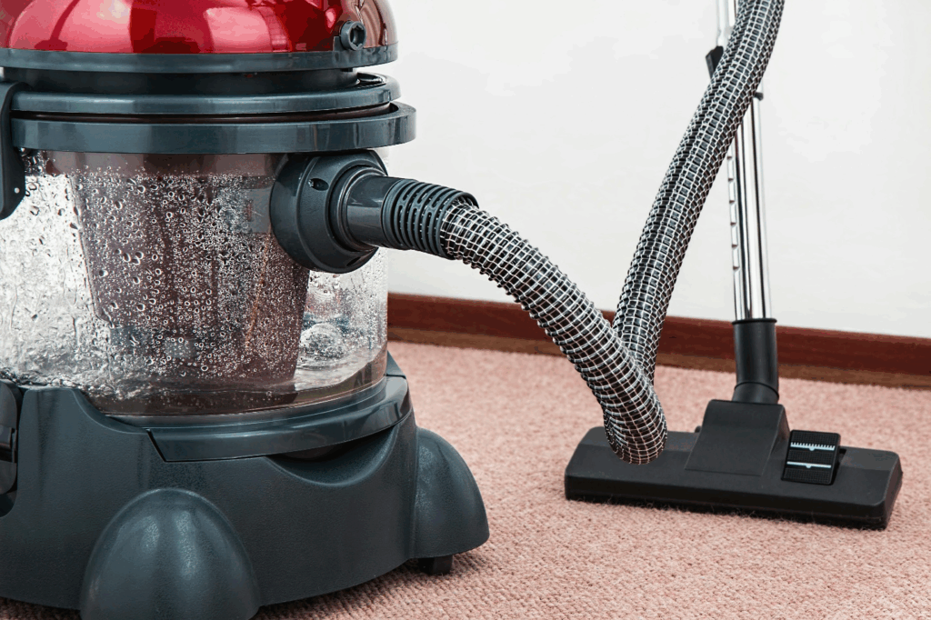 Canister vacuum cleaner